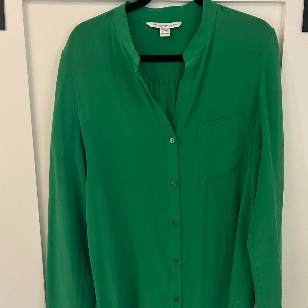 Diane Von Furstenberg Kelly Green Silk Button Front Blouse Size 10